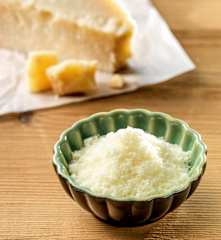 Rendelenmiş Parmesan veya diğer sert peynirler