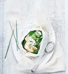 Dorsz w papilotach z sosem z kopru włoskiego i z zielonym groszkiem