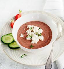 Erdbeergazpacho mit Feta