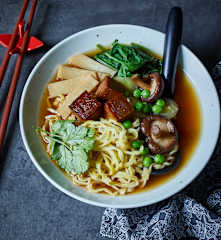 Ramen mit karamellisiertem Seitan Hauptgang Menü 3