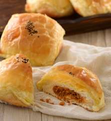起酥肉鬆麵包
