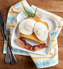 Steamed Sunny Side Up Eggs