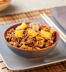 Riso rosso con funghi, totani e ananas (senza glutine)