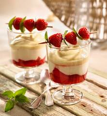 Quark-Mousse mit Vanille-Erdbeeren