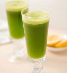 Lemon and parsley juice
