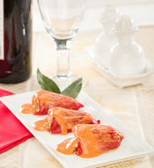 Pimientos de piquillo en conserva rellenos de carne