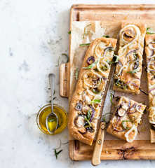 Schiacciata aux oignons et à la sauge