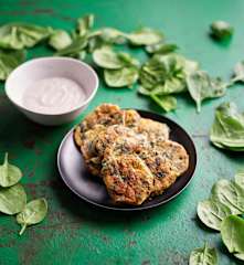 Pataniscas de espinafres com tahini