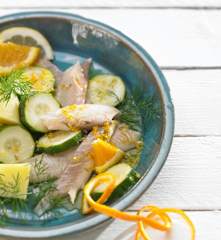Forellen auf Zucchini mit Zitrus-Dill-Butter