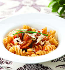 Massa com molho beringela e tomate