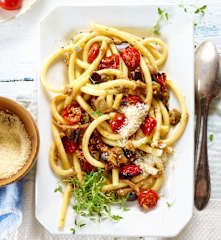 Bucatini mit Auberginen und Steinpilzen