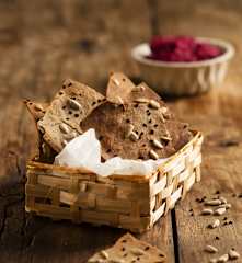 Buchweizencracker mit Schwarzkümmel
