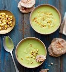 Velouté d'avocat et craquants au sarrasin