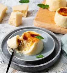 Flanes de parmesano caramelizados