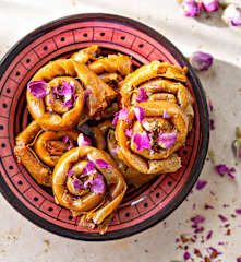 Mhencha (gâteaux aux amandes et au miel)