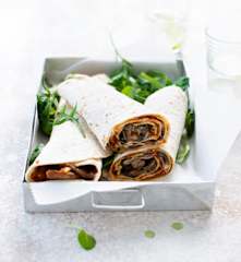 Burritos de huevo con champiñones y tomates secos
