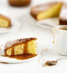 Torta soffice con caramello salato