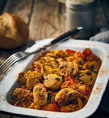 Pikanter Currywurstsalat