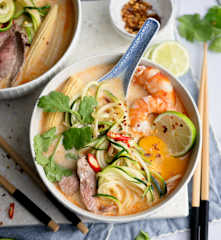 Sopa de fideo estilo Thai Tom Yum