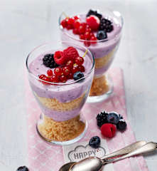 Couscous-Quark-Speise mit Beeren