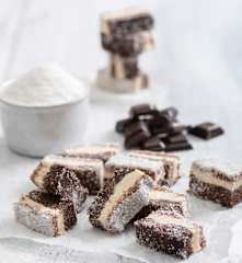 Batony czekoladowo-śmietankowe z kokosem (Nanaimo bars)