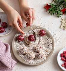 Himbeer-Snack-Kugeln