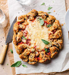 Couronne salée avec olives, bacon et fromage Cheddar