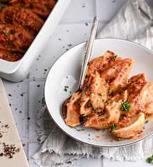 Camote con salsa de vegetales y pasta gratinada
