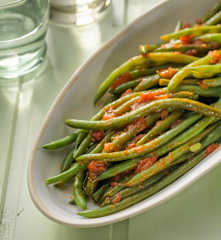 Grüne Bohnen mit Tomaten und Petersilie