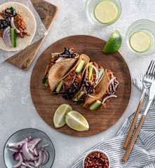 Tacos z szarpanym mięsem z kaczki