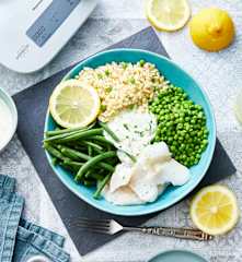 Assiette aux blé, légumes verts, cabillaud et sauce aux herbes et fromage blanc