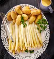 Spargel und Kartoffeln