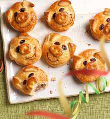 Neujahrs Schweinderl mit süßer Nussfülle