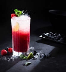 Mojito de frambuesas y arándanos