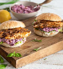 Hamburguesa de pechuga de pollo con costra de hierbas