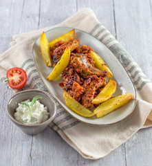 Ripperl in Paradeiser-Chili-Sauce