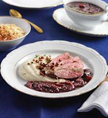Menü: Entenbrust mit Rotwein-Pflaumensauce und Sellerie-Karfiolcreme; Mandelpudding