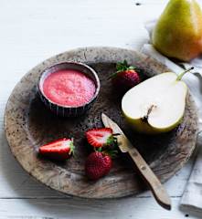 Strawberry pear purée (around 6 months)