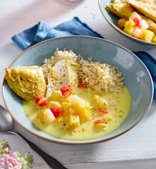 Hähnchen mit Früchten im gelben Meer