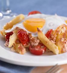 Nudelauflauf mit Leberkäse und Spiegelei