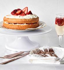 Strawberry champagne cake