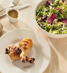 Muslos de pollo en adobo de hierbas y limón