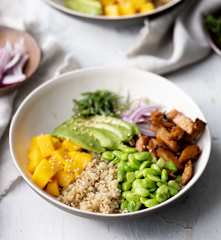 Poke de quinoa y seitán