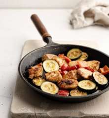 Poulet mariné, courgette et poivron rouge