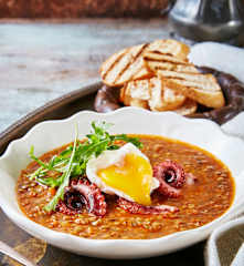 Lentejas con pulpo y huevo