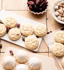 Mahmoul com recheio de tâmara, pistácio e noz