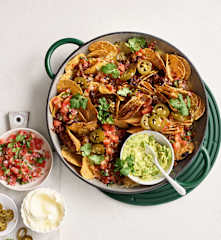 Chilli and cheese nachos