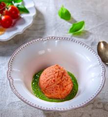 Gelato ai pomodorini con pesto di basilico
