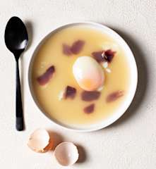 Onsen Tamago en caldo de ibérico al vacío