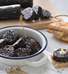 Morcillas de arroz, sepia y gambas
